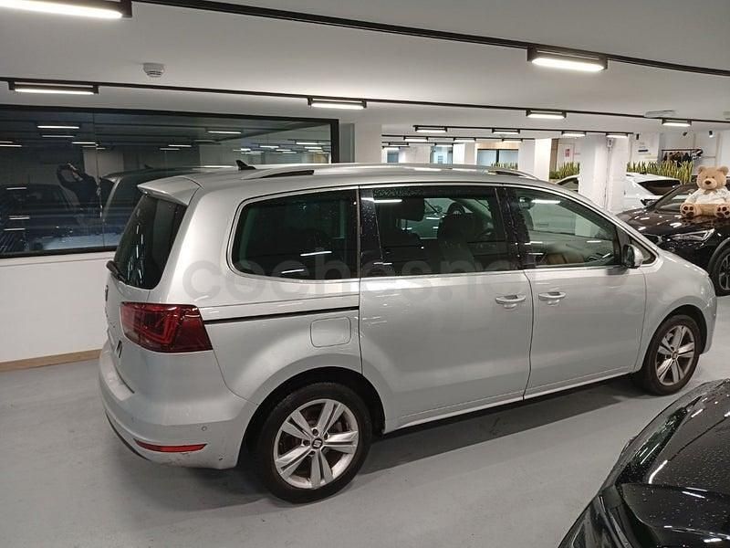 Usado Seat Alhambra 150 CV (110 kW) 2022 Gris / plata Monovolumen