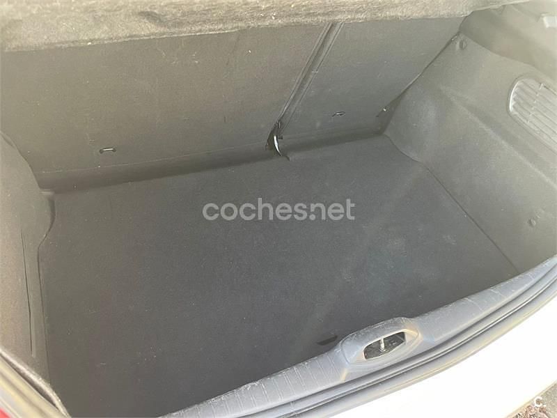 Usado Peugeot 208 Active 82 CV (60 kW) 2014 Blanco Utilitario