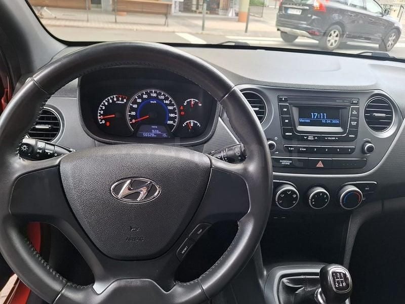 Usado Hyundai i10 GO! 66 CV (48 kW) 2019 Rojo Utilitario