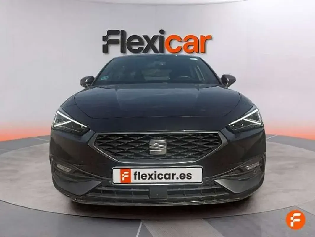 Usado Seat Leon FR 150 CV (110 kW) 2025 Negro Familiar