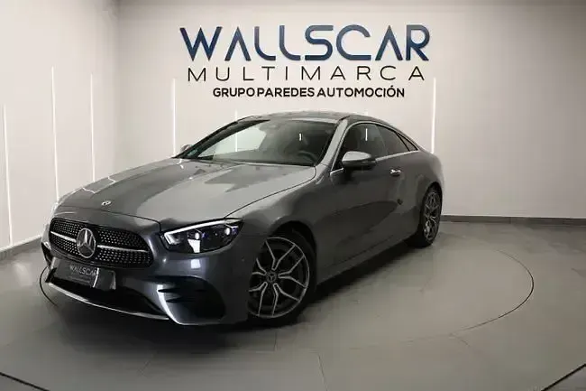Usado Mercedes E220 194 CV (142 kW) 2021 Gris Coupe