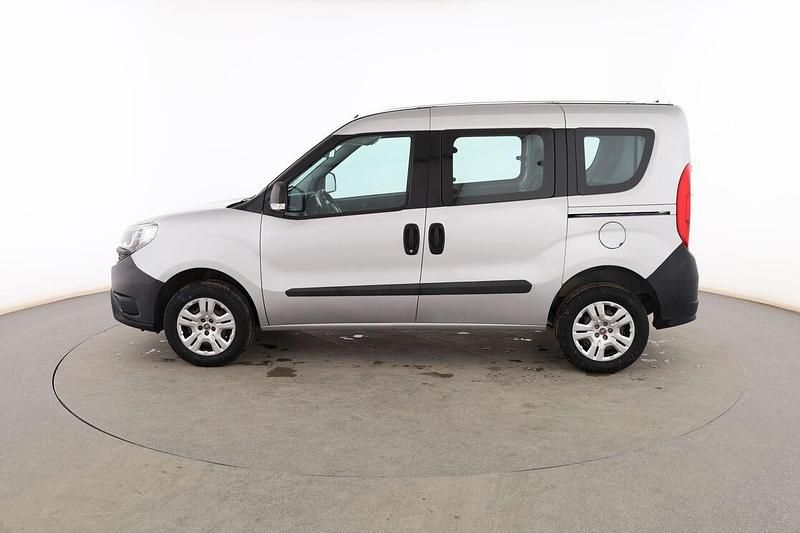 Usado Fiat Doblò Pop 90 HP (66 kW) 2015 Prateado Monovolume