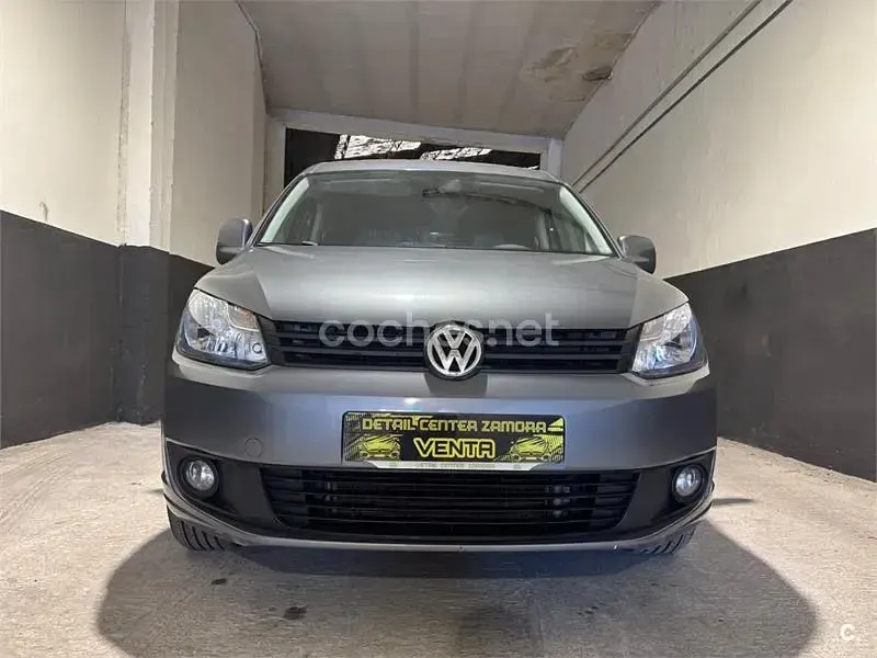 Usado VW Caddy Comfortline 102 CV (75 kW) 2011 Gris / plata Monovolumen