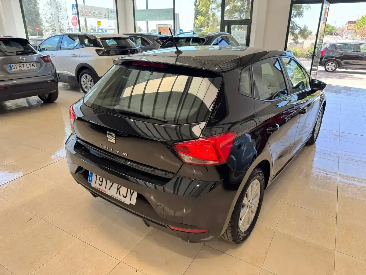 Usado Seat Ibiza Style 75 CV (55 kW) 2018 Negro Utilitario