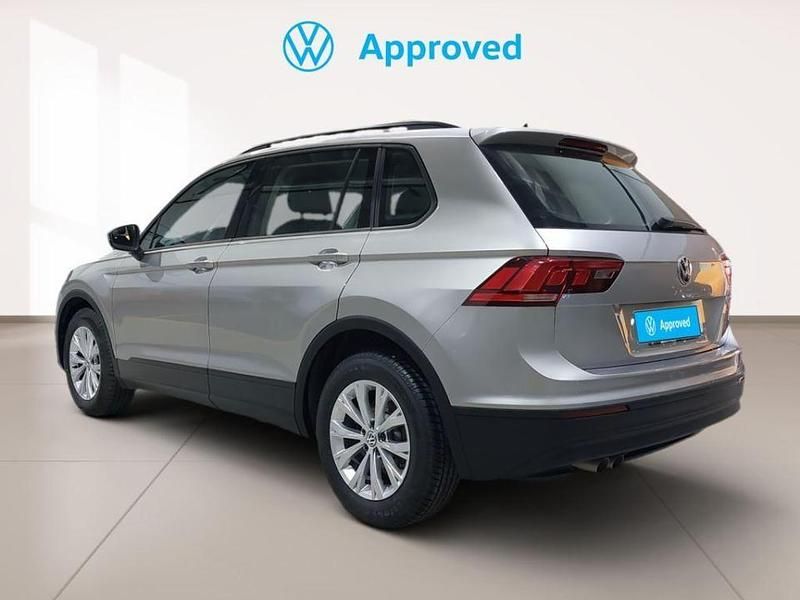 Usado VW Tiguan Edition 131 CV (96 kW) 2020 Gris SUV