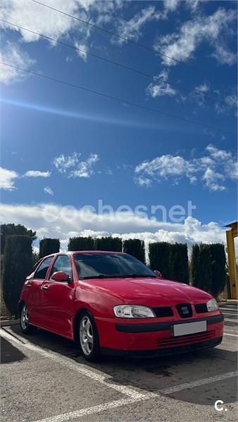Usado Seat Ibiza Stella 90 CV (66 kW) 2000 Rojo Berlina
