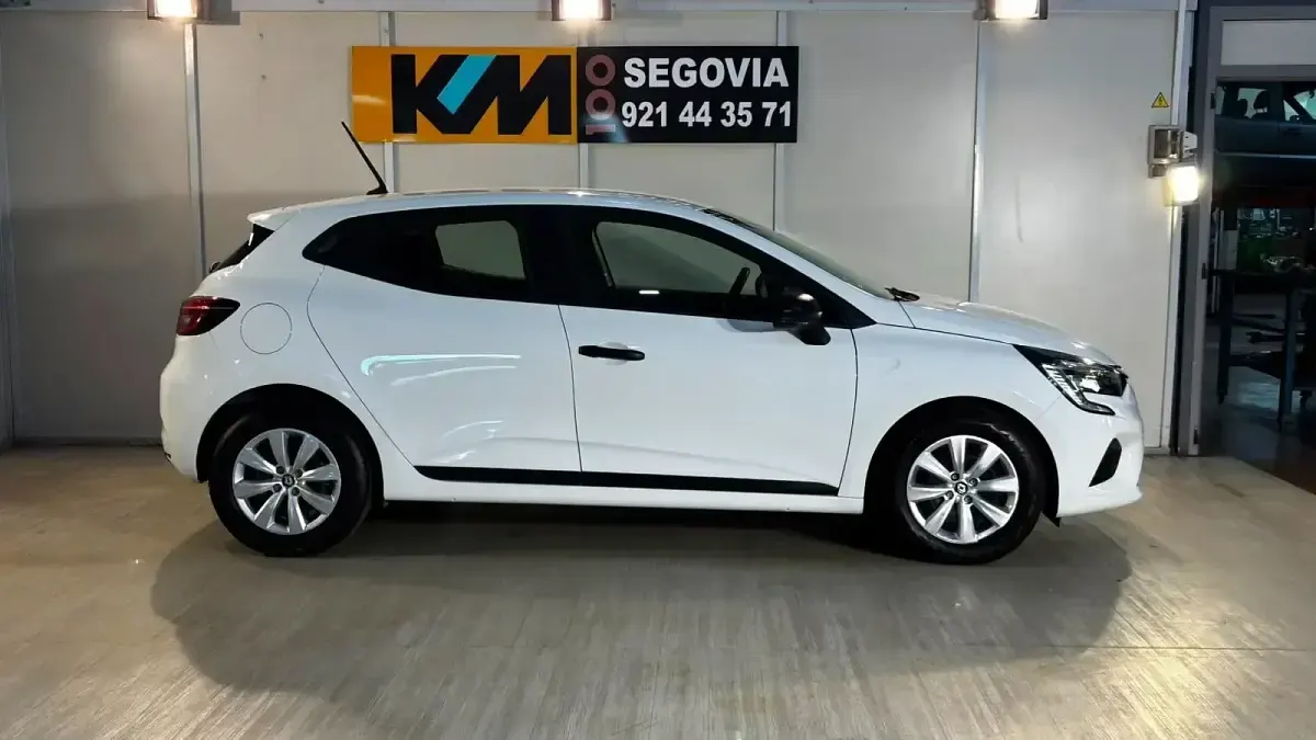 Usado Renault Clio SE 67 CV (49 kW) 2023 Blanco Utilitario
