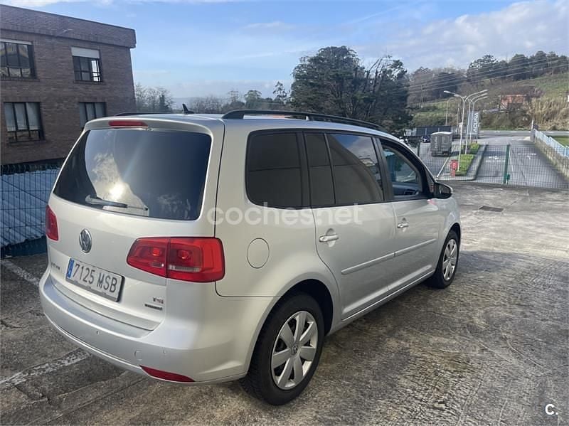 Usado VW Touran Edition 140 CV (102 kW) 2012 Gris / plata Monovolumen