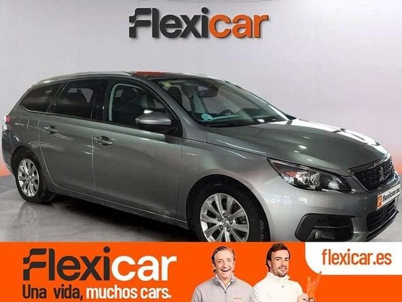 Usado Peugeot 308 Style 100 CV (73 kW) 2020 Gris Utilitario