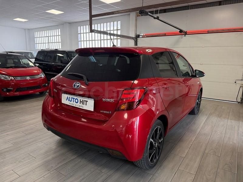 Usado Toyota Yaris Hybrid Advance 100 CV (73 kW) 2016 Rojo Berlina