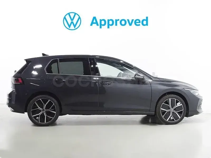 Usado VW Golf VIII 150 CV (110 kW) 2025 Gris / plata Berlina