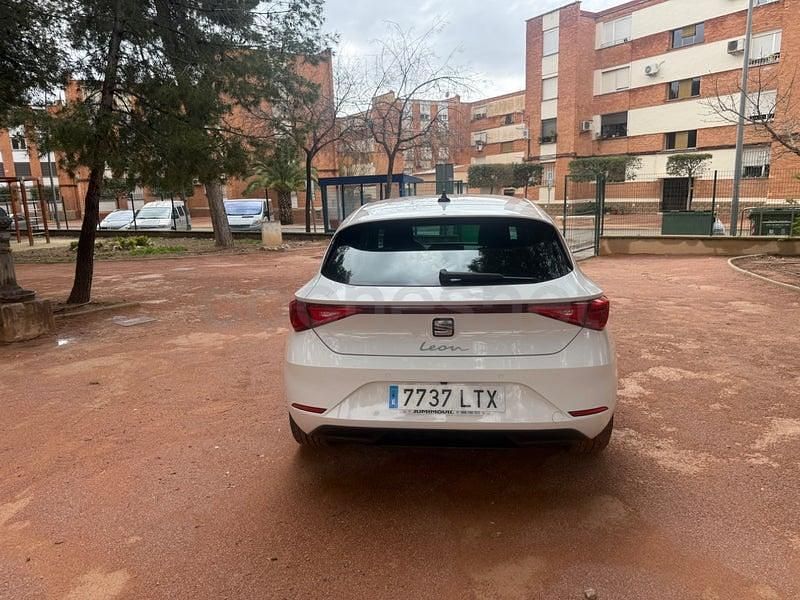 Usado Seat Leon Style 116 CV (85 kW) 2021 Blanco Berlina