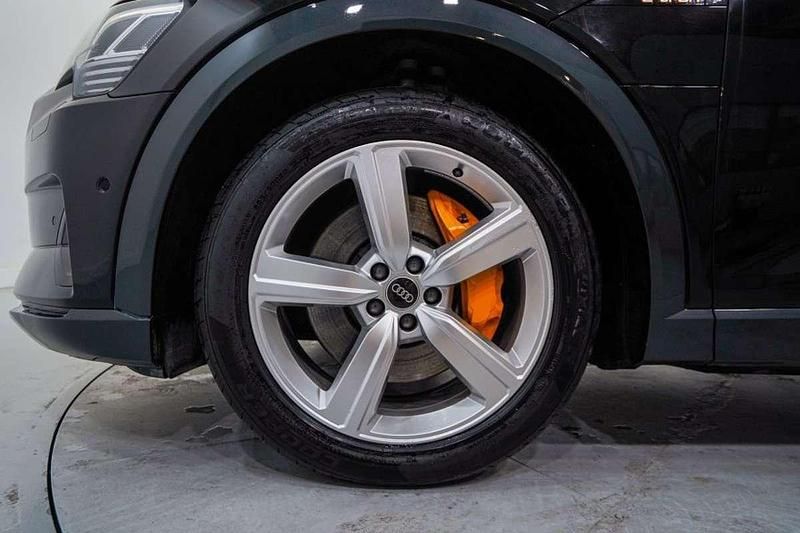 Usado Audi e-tron Advanced 300 kW (408 CV) 2022 Negro SUV