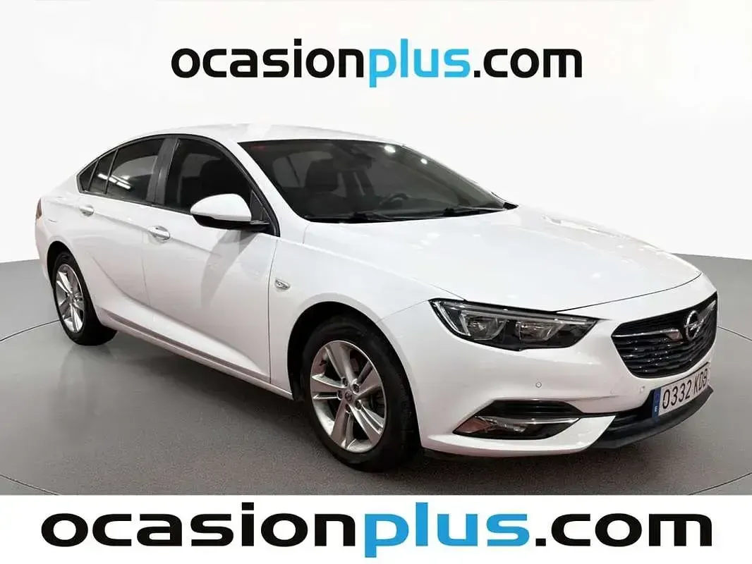 Usado Opel Insignia Selective 136 CV (100 kW) 2017 Blanco Berlina