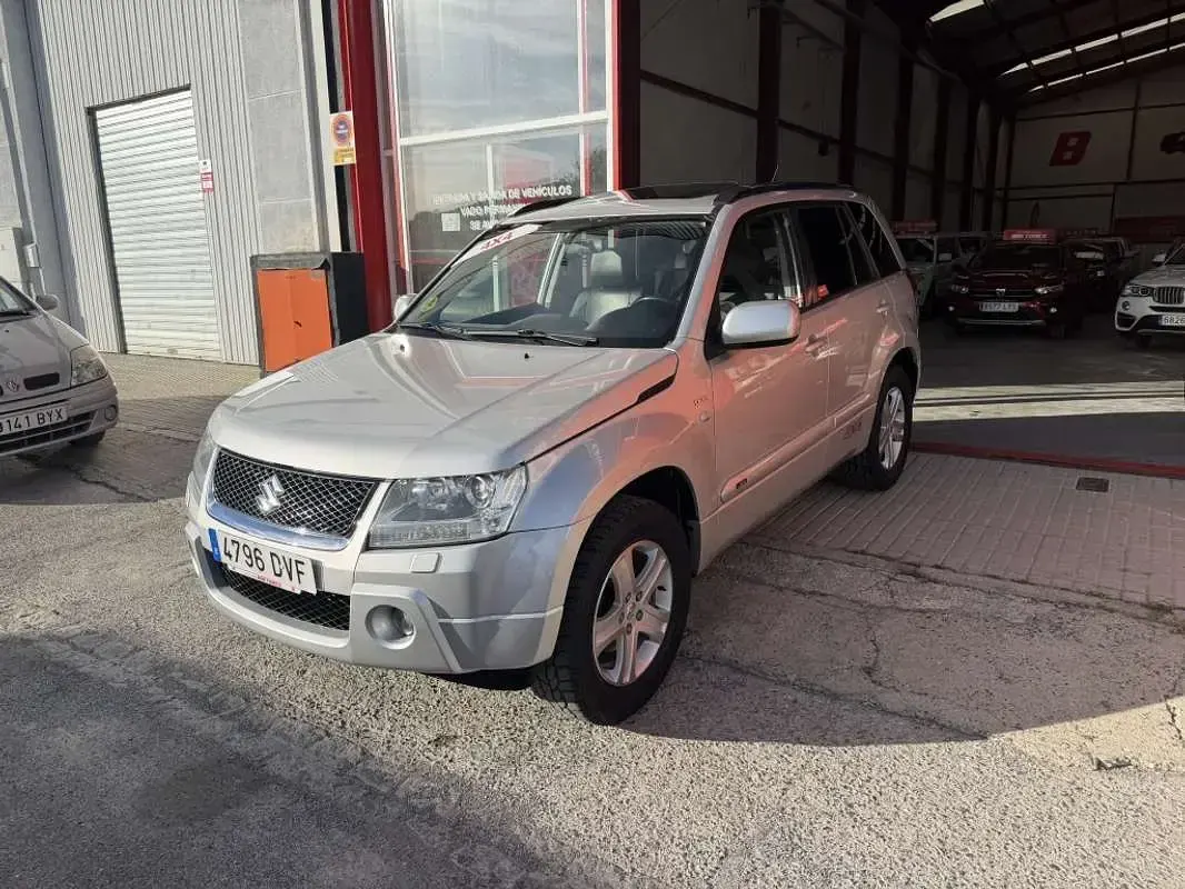 Usado Suzuki Grand Vitara 129 CV (94 kW) 2006 Gris SUV