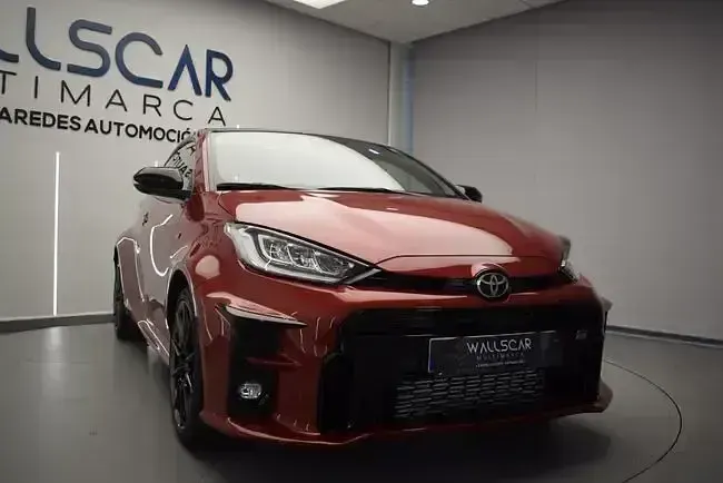 Usado Toyota Yaris 261 CV (191 kW) 2023 Rojo Utilitario