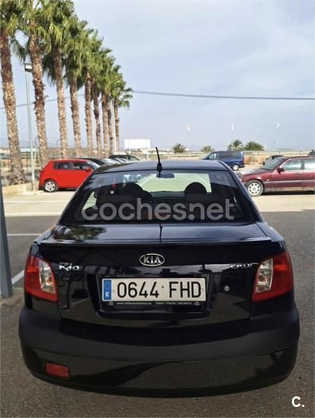 Usado Kia Rio EX 110 CV (80 kW) 2006 Negro Berlina