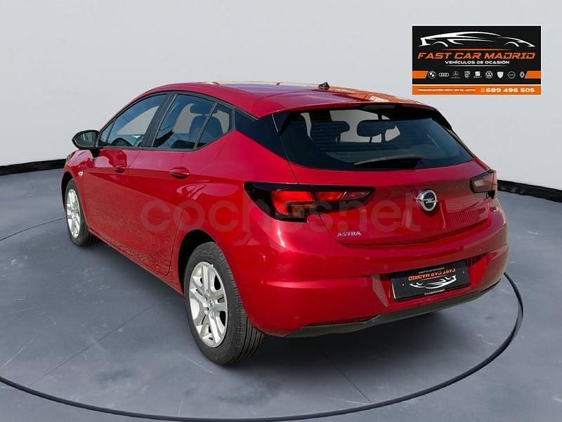 Usado Opel Astra Edition 110 CV (80 kW) 2021 Rojo Berlina