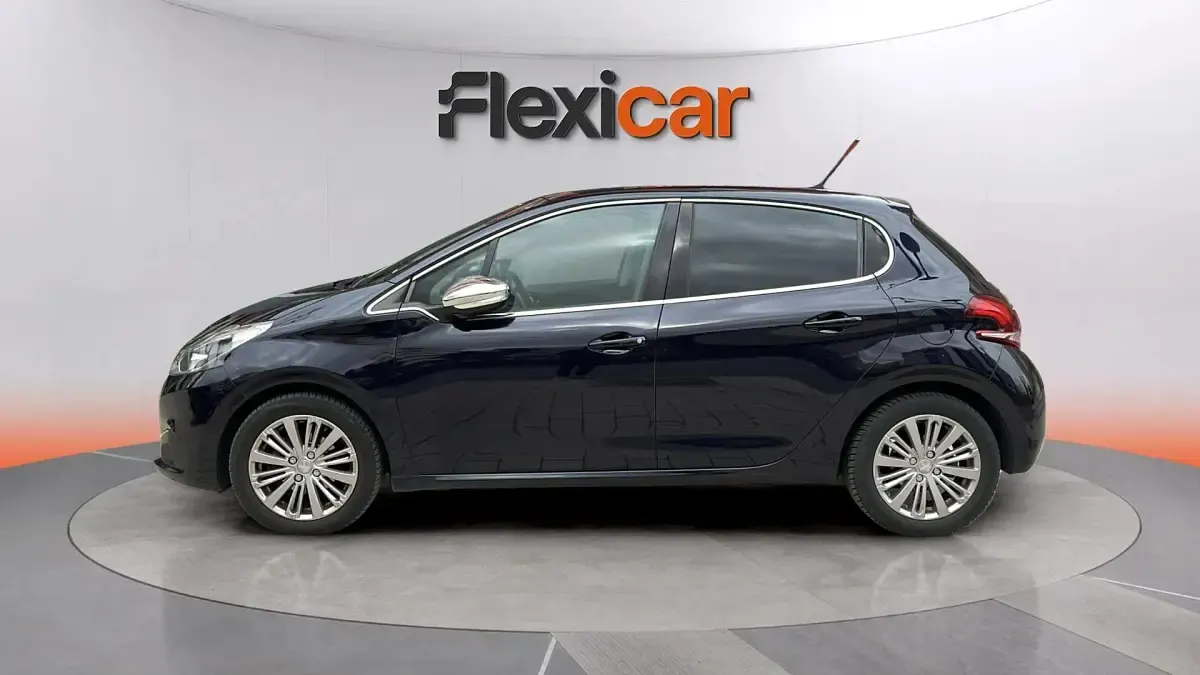 Begagnad Peugeot 208 Allure 110 HK (80 kW) 2017 Blå Halvkombi