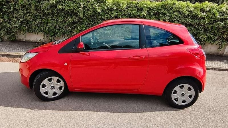 Usado Ford Ka S 69 CV (50 kW) 2014 Rojo Utilitario