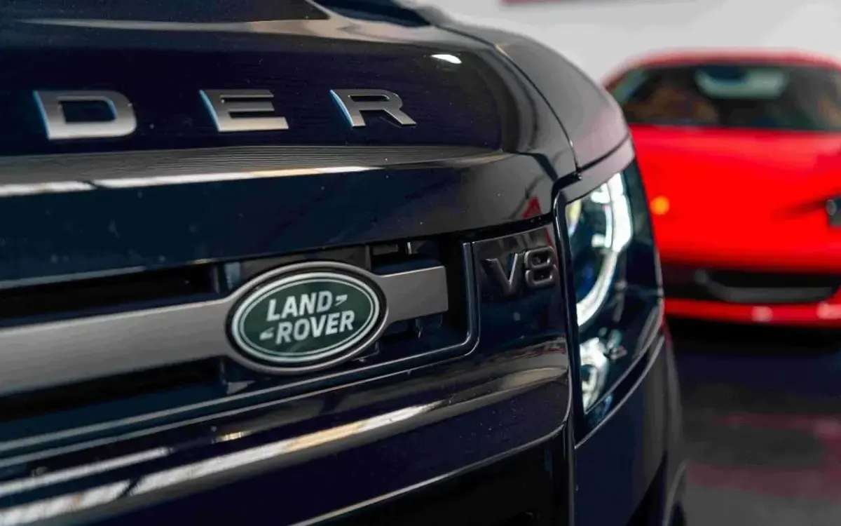 Usado Land Rover Defender Carpathian Edition 525 CV (386 kW) 2023 Gris SUV