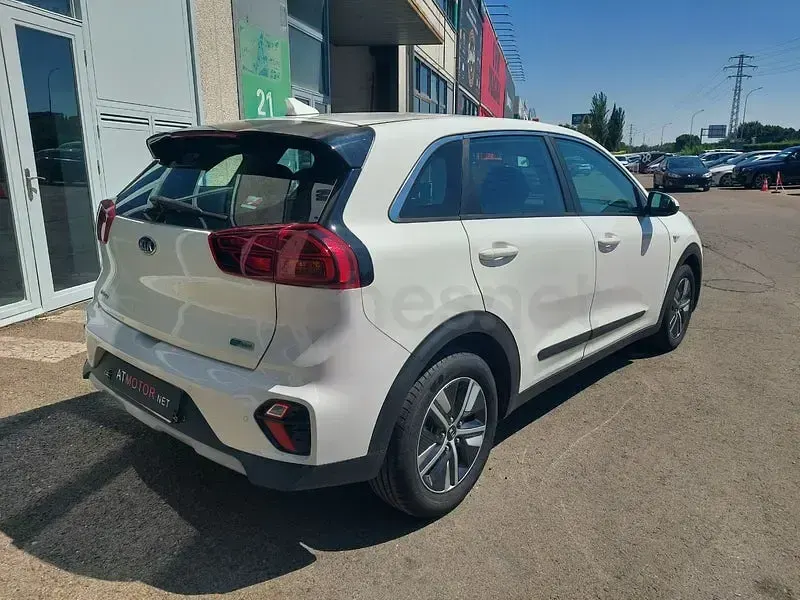 Usado Kia Niro 141 CV (103 kW) 2021 Blanco SUV