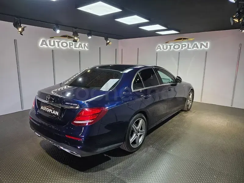 Usado Mercedes E220 194 CV (142 kW) 2019 Azul Berlina