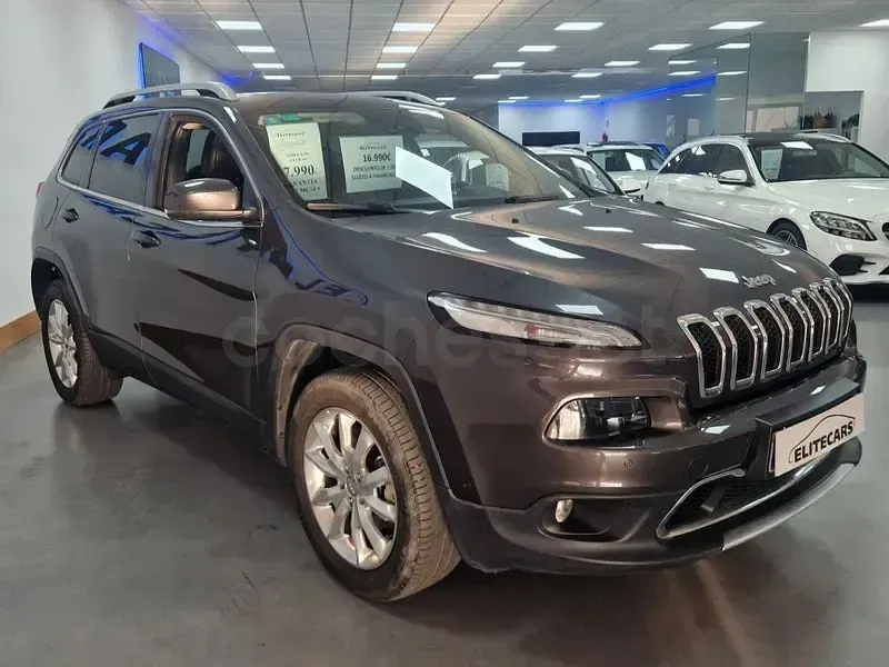 Usado Jeep Cherokee Limited 200 CV (147 kW) 2017 Gris / plata SUV