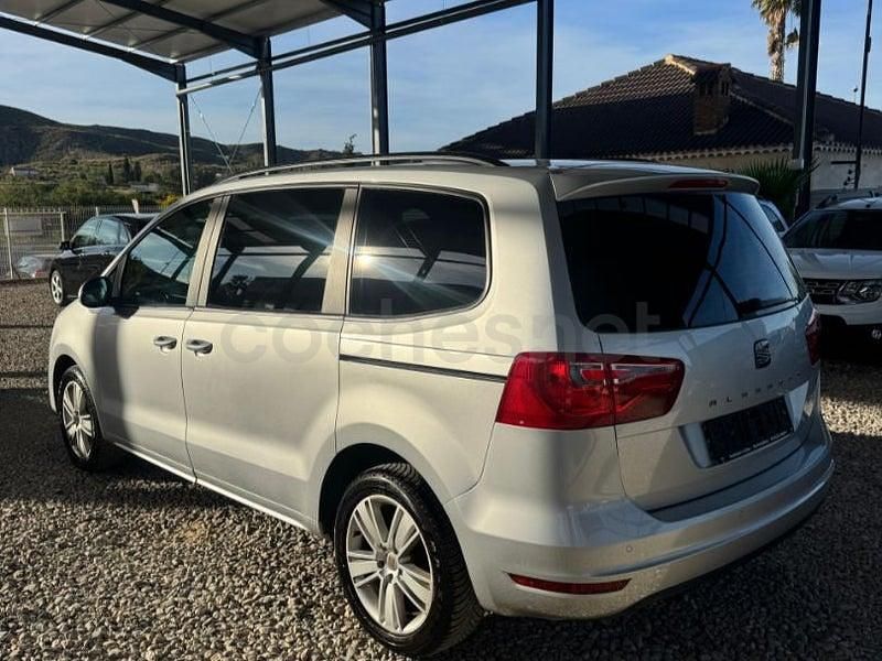 Usado Seat Alhambra Ecomotive 140 CV (102 kW) 2015 Gris / plata Monovolumen