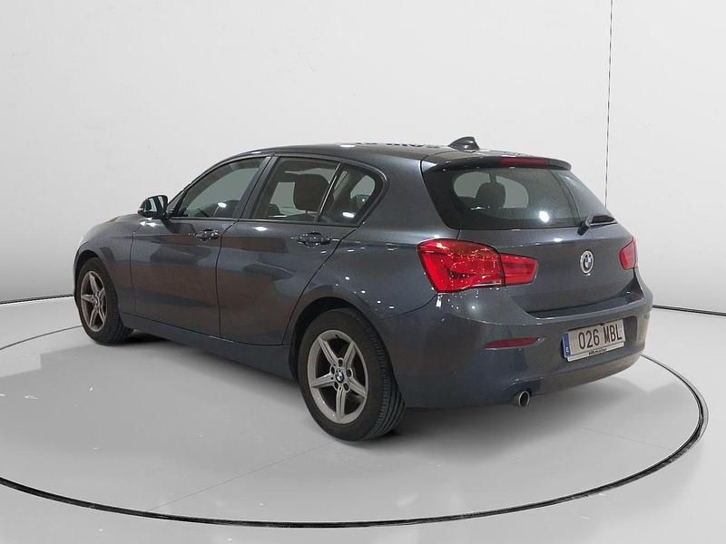 Usado BMW 116 Advantage 116 CV (85 kW) 2018 Gris Utilitario