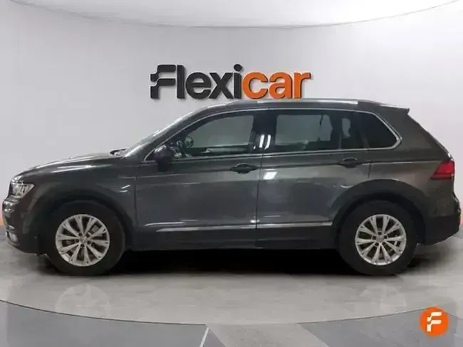 Usado VW Tiguan Edition 125 CV (91 kW) 2018 Gris SUV
