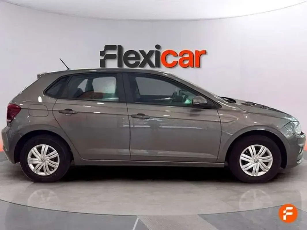 Usado VW Polo Advance 75 CV (55 kW) 2018 Gris Utilitario