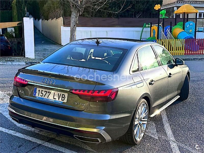 Usado Audi A4 S-Line 136 CV (100 kW) 2021 Gris / plata Berlina