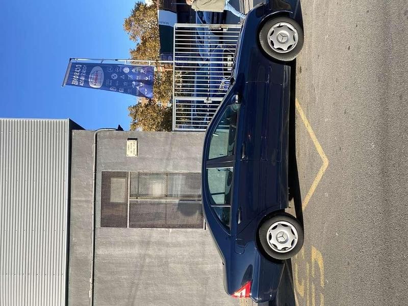 Usado Mercedes C180 Elegance 143 CV (105 kW) 2003 Azul Berlina