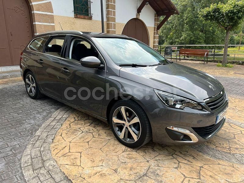 Usado Peugeot 308 SW Allure 130 CV (95 kW) 2016 Gris / plata Familiar