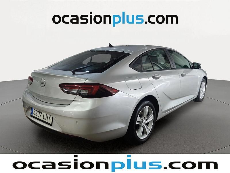 Usado Opel Insignia Selective 136 CV (100 kW) 2020 Gris plata Berlina