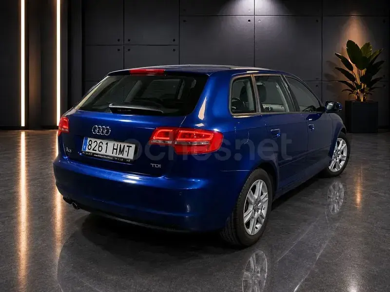Usado Audi A3 Attraction 105 CV (77 kW) 2012 Azul Utilitario