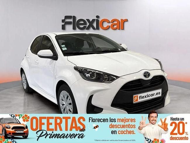 Usado Toyota Yaris Hybrid Active 116 CV (85 kW) 2021 Beige