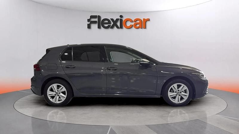 Usado VW Golf VIII Life 116 CV (85 kW) 2021 Gris Utilitario