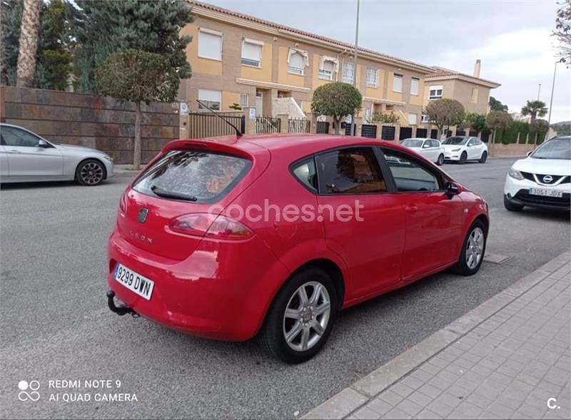 Usado Seat Leon Stylance 102 CV (75 kW) 2006 Rojo Utilitario