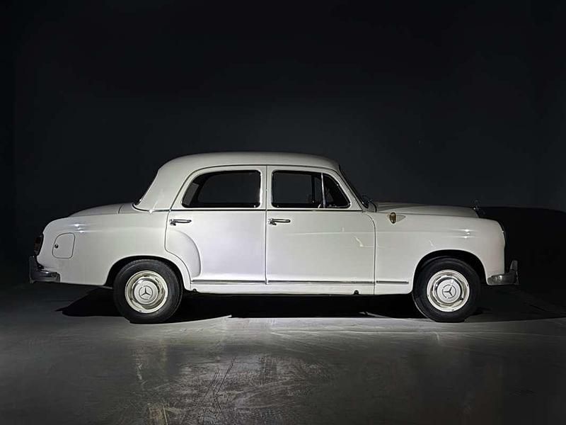 Usado Mercedes 190 80 CV (58 kW) 1961 Blanco Berlina