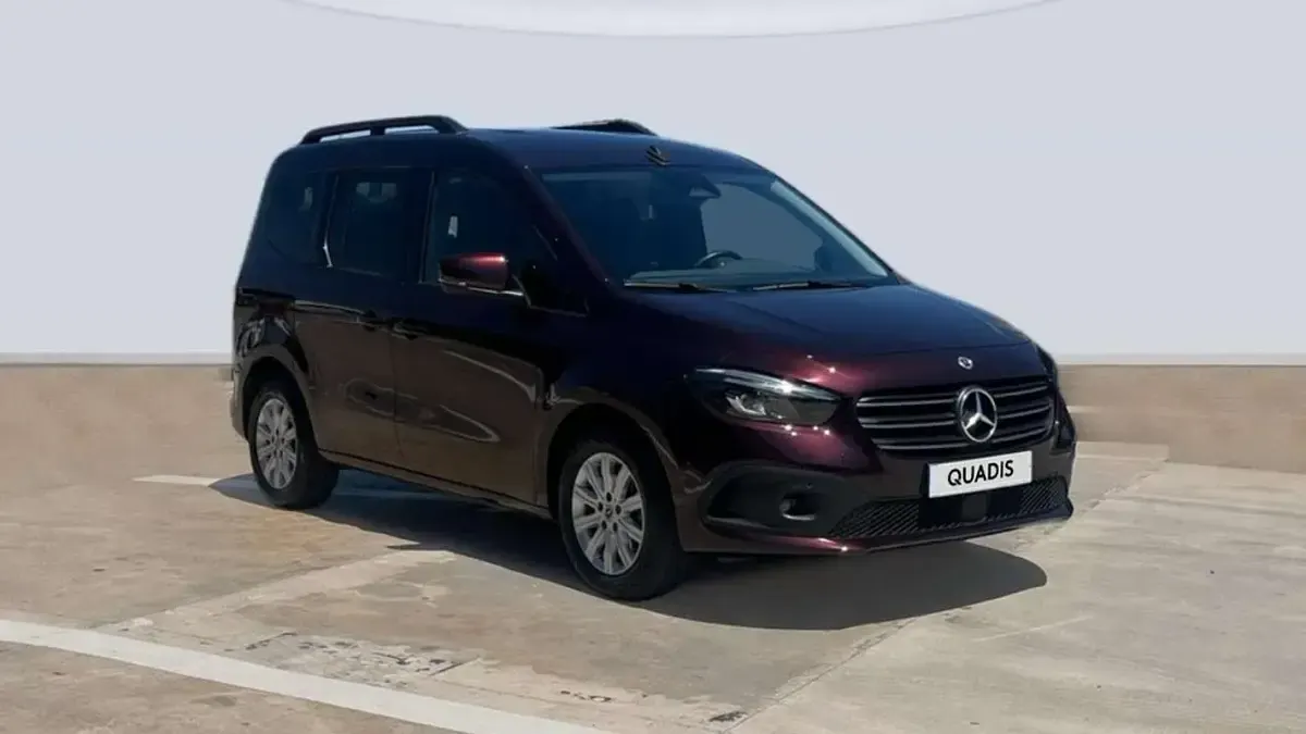 Usado Mercedes 180 116 CV (85 kW) 2024 Rojo Berlina