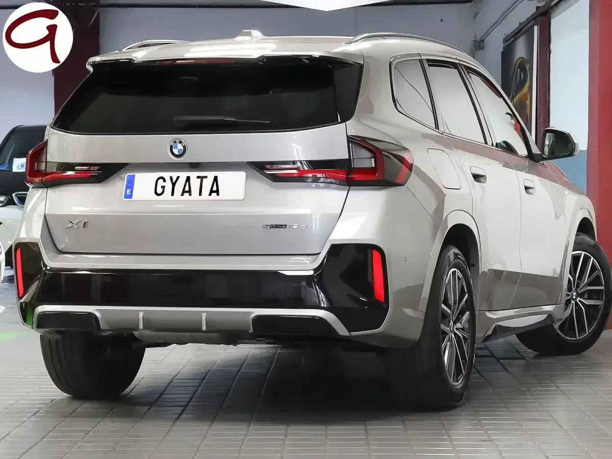 Käytetty BMW X1 Comfort Edition 150 HP (110 kW) 2024 Harmaa Katumaasturi
