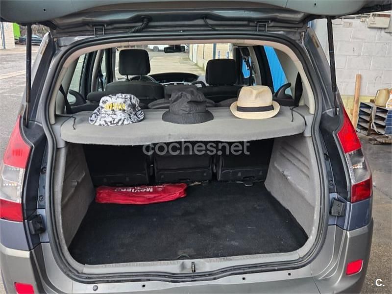 Usado Renault Scénic II Dynamique 150 CV (110 kW) 2006 Gris / plata Monovolumen