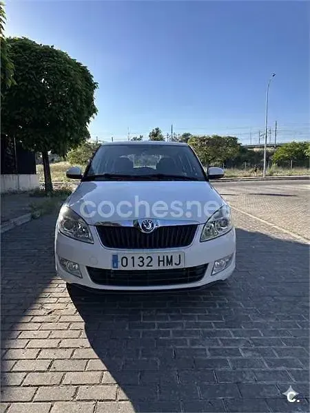Usado Skoda Fabia Ambition 90 CV (66 kW) 2012 Blanco Berlina