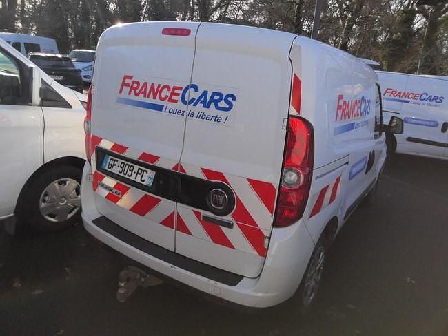 Usado Fiat Doblò 95 CV (69 kW) 2022 Blanco Monovolumen