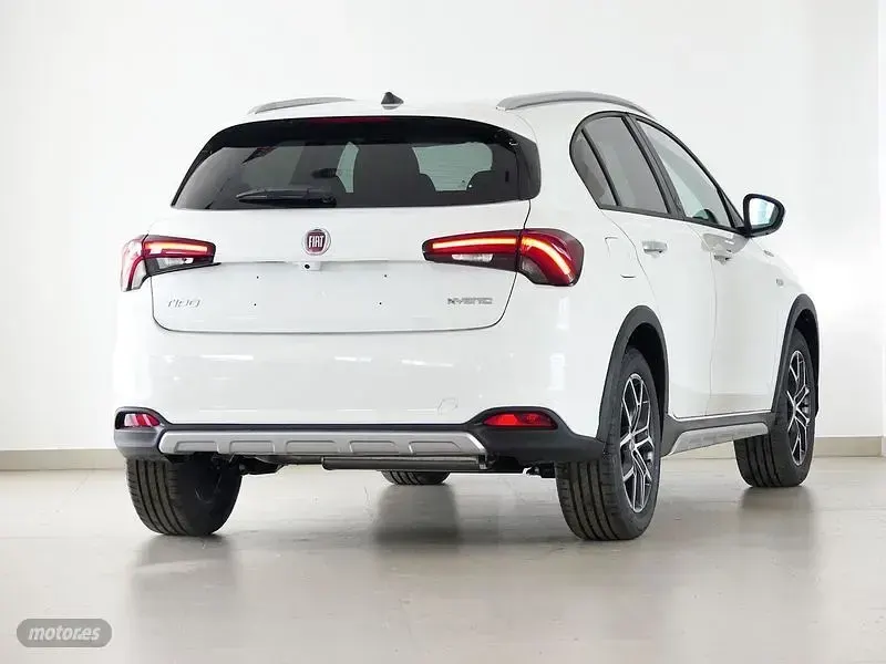 Usado Fiat Tipo Red 130 CV (95 kW) 2022 Blanco Familiar