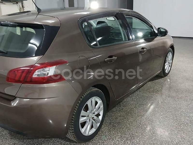 Usado Peugeot 308 Active 125 CV (91 kW) 2013 Marrón Berlina