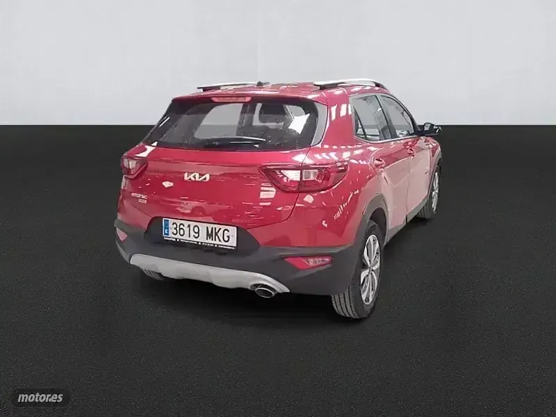 Usado Kia Stonic 100 CV (73 kW) 2023 Rojo SUV