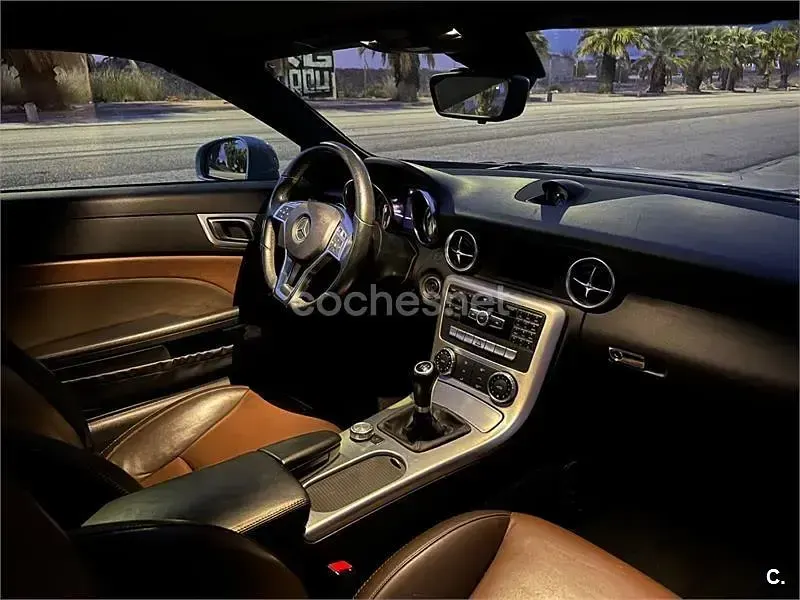Usado Mercedes SLK200 184 CV (135 kW) 2011 Gris / plata Descapotable